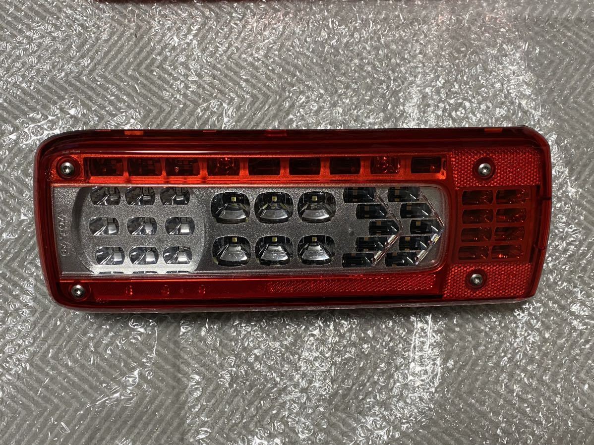 新車外し クオン UD純正 ボルボトラックFH VIGNAL LEDテールランプ