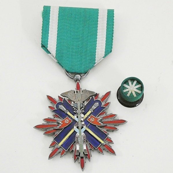 Yahoo!オークション - 勲章 功五級金鵄勲章 きんしくんしょう 略綬付