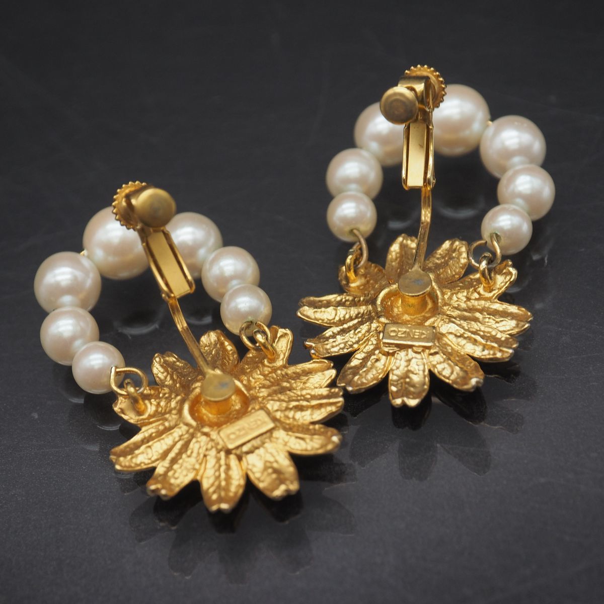 C684 KENZO ケンゾー イヤリング フラワー フェイクパール ゴールド