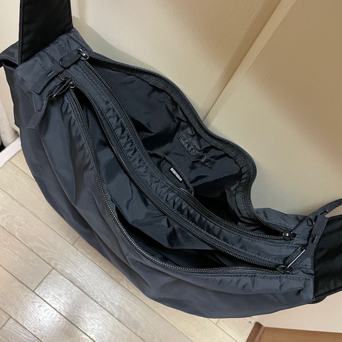 ヘッドポーター ブラックビューティー ショルダーバッグ 半円型｜Yahoo