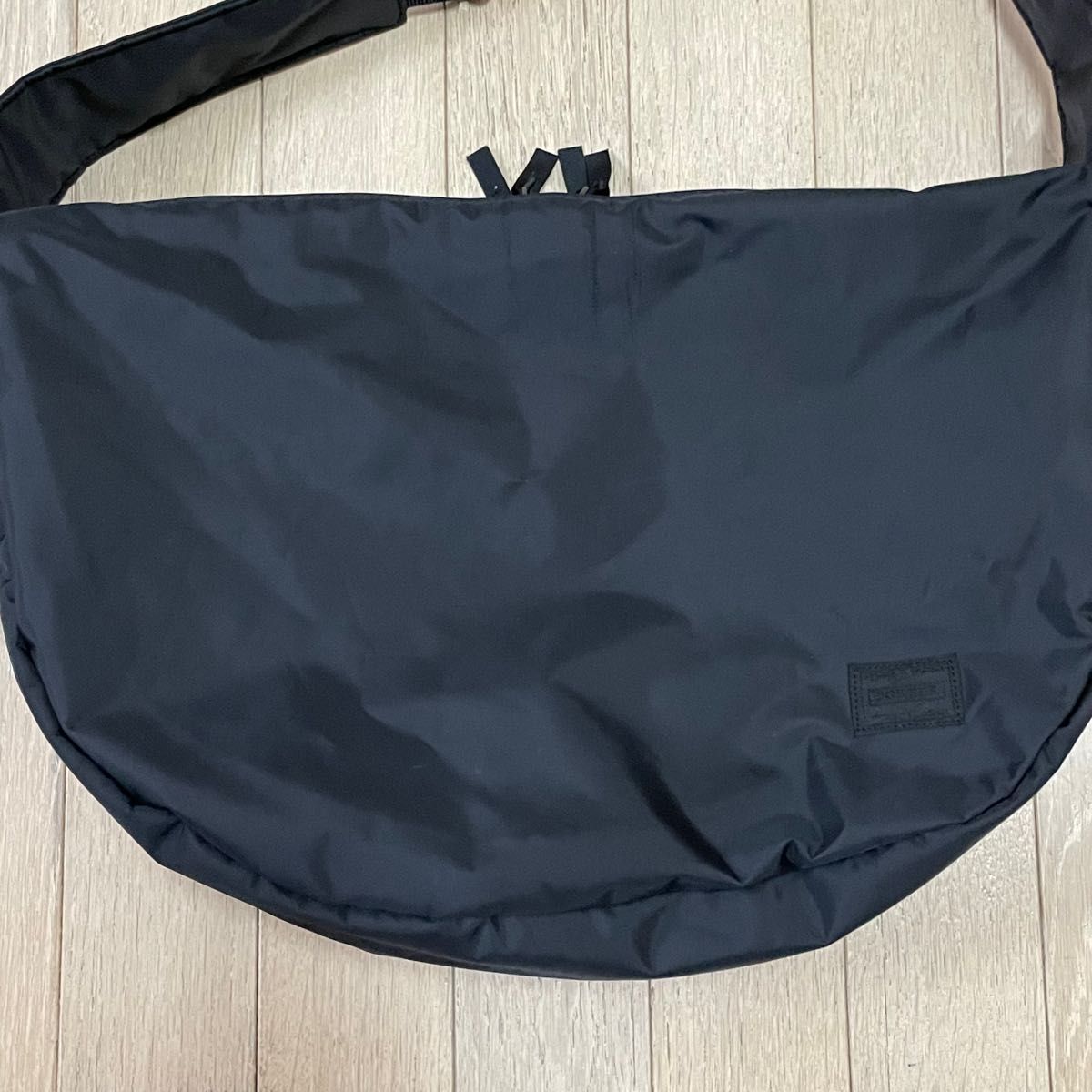 ヘッドポーター ブラックビューティー ショルダーバッグ 半円型｜Yahoo