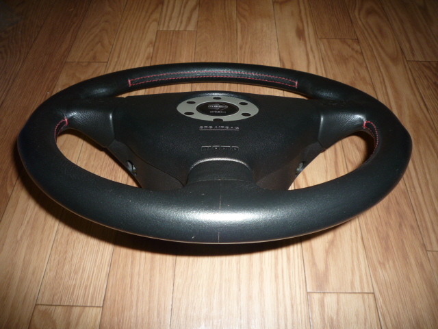 三菱自動車 ランサーエボリューション5純正ステアリング momo モモ 赤