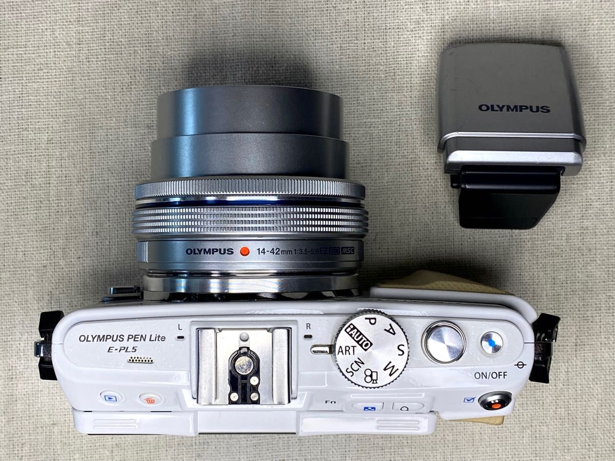 OLYMPUS PEN Lite E-PL5 + 14-42mm EZ電動パンケーキレンズセット