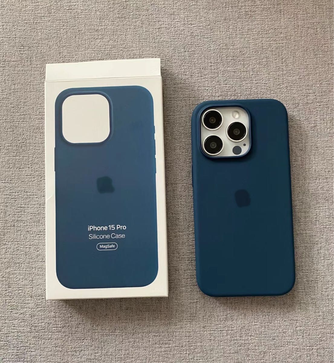 純正互換品 MagSafe対応 シリコンケース iPhone15pro ストームブルー