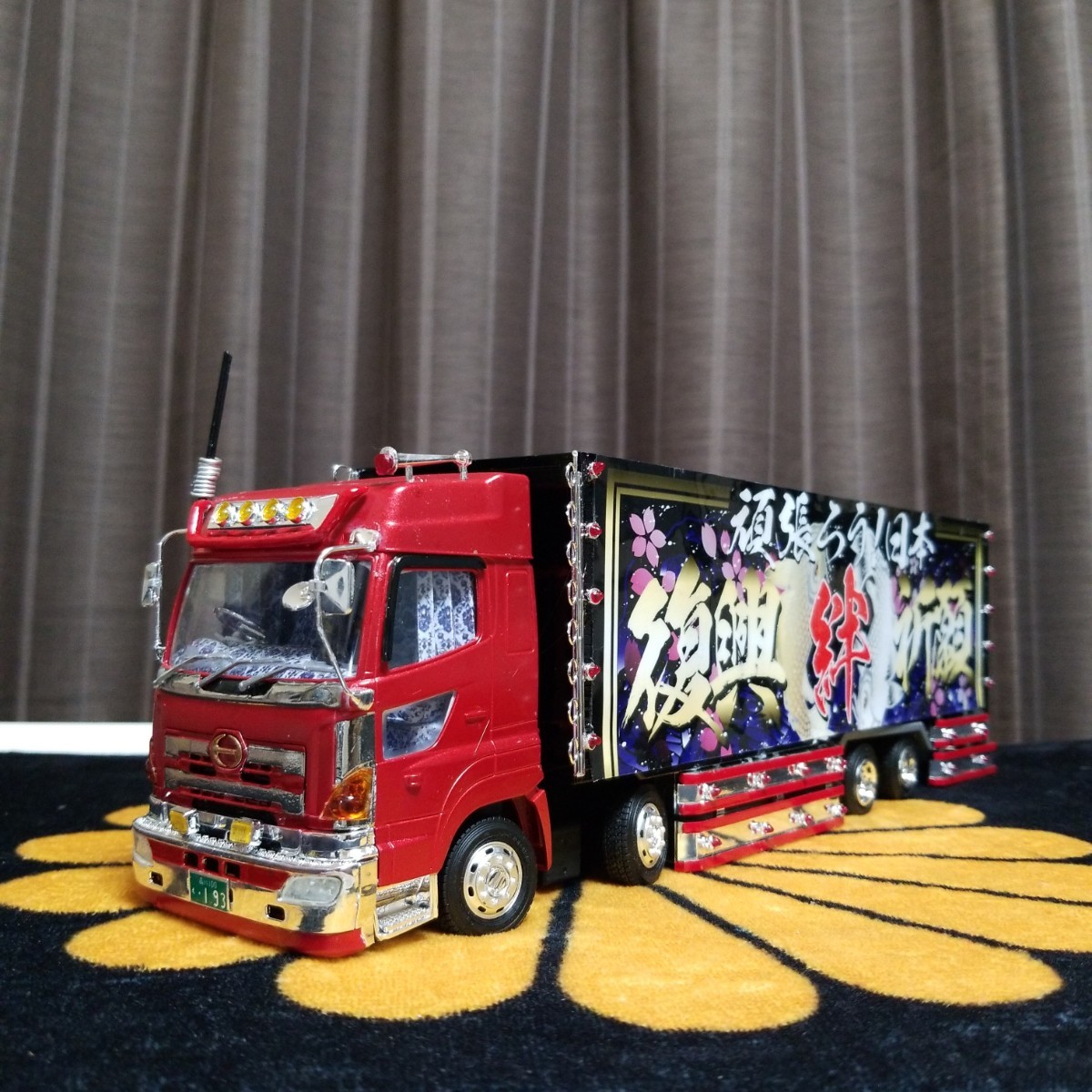 Yahoo!オークション - 完成品 アオシマ 1/32 デコトラプラモデル プロ