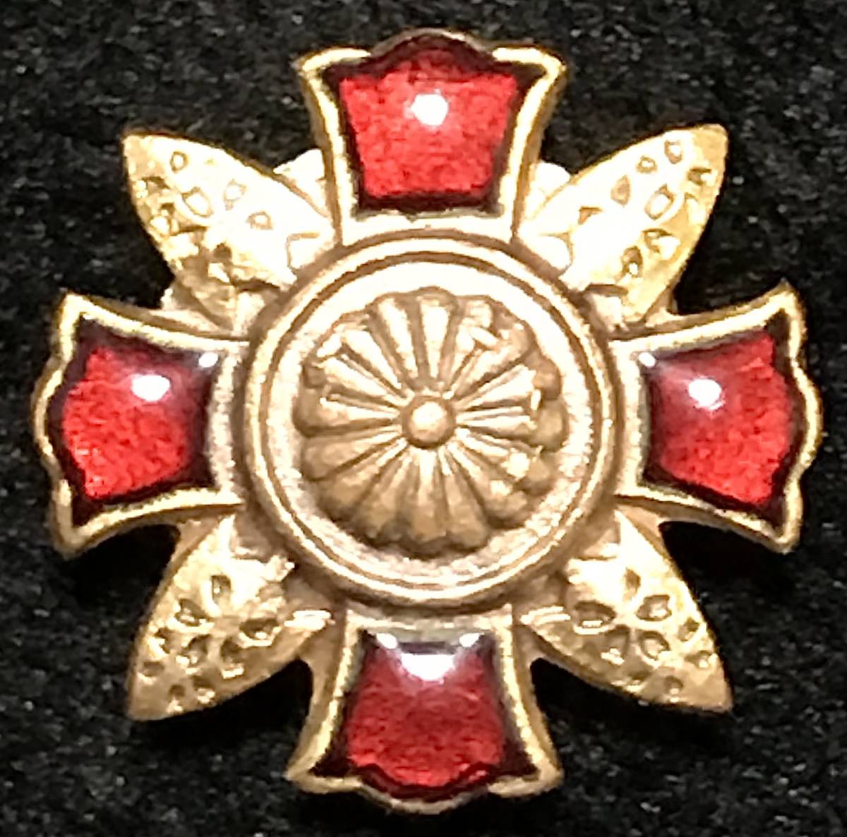 Yahoo!オークション - バッジ 日本傷痍軍人会 菊紋 菊花紋章 戦争 大日