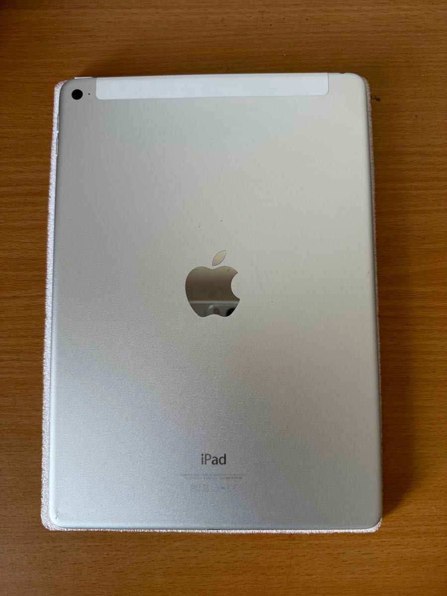 iPad Air 第2世代 Wi-Fi + Cellular 16GB シルバー MGH72J/A A1567