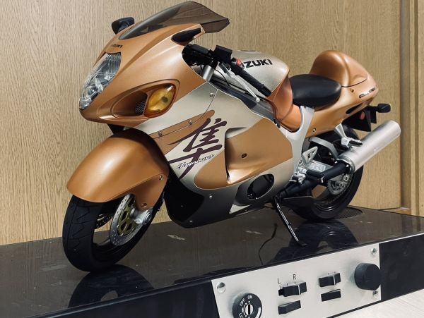 Yahoo!オークション - 完成品 デアゴスティーニ ハヤブサ 隼 GSX1300R