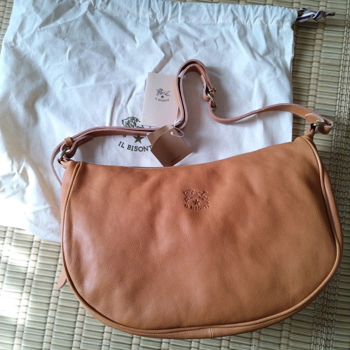 新品 イルビゾンテ 本革 レザー ショルダーバッグ カバン 三日月 ヌメ