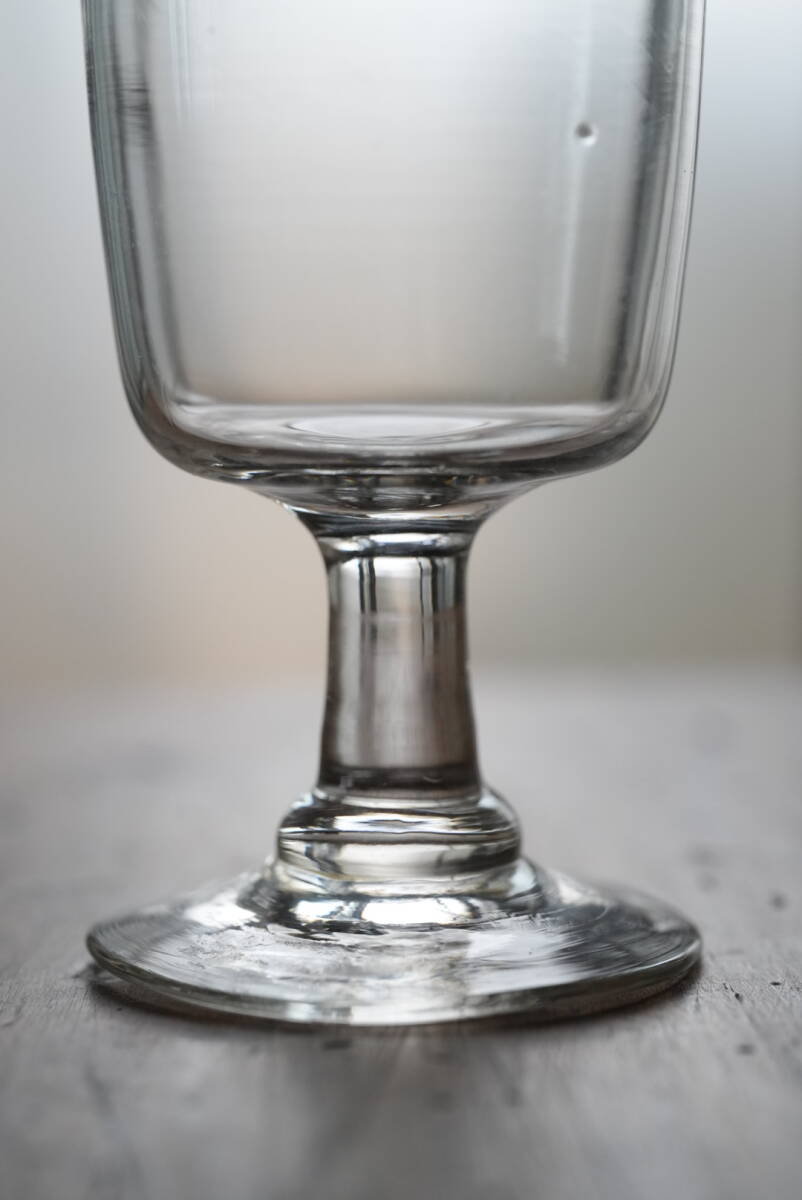 古い手吹きガラスのシンプルな筒型のステム ビストログラス / 19世紀