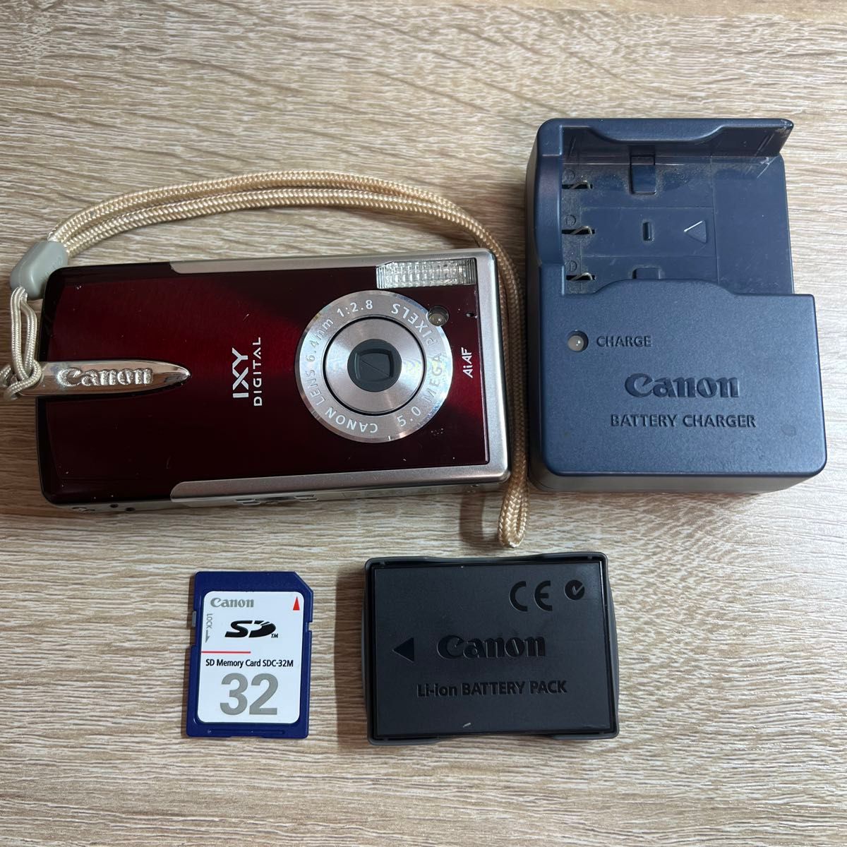 Canon カメラ IXY 70 PC1193 充電器 コンデジ 動作品 Canon カメラ IXY