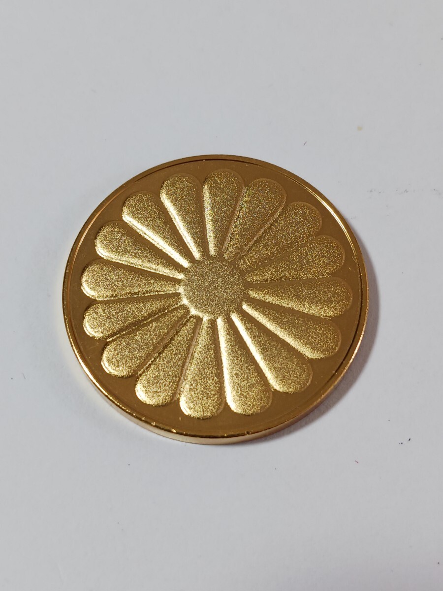 昭和）天皇陛下御在位五十年記念メダル 仕上 純金鍍金 材質 黄銅 直径