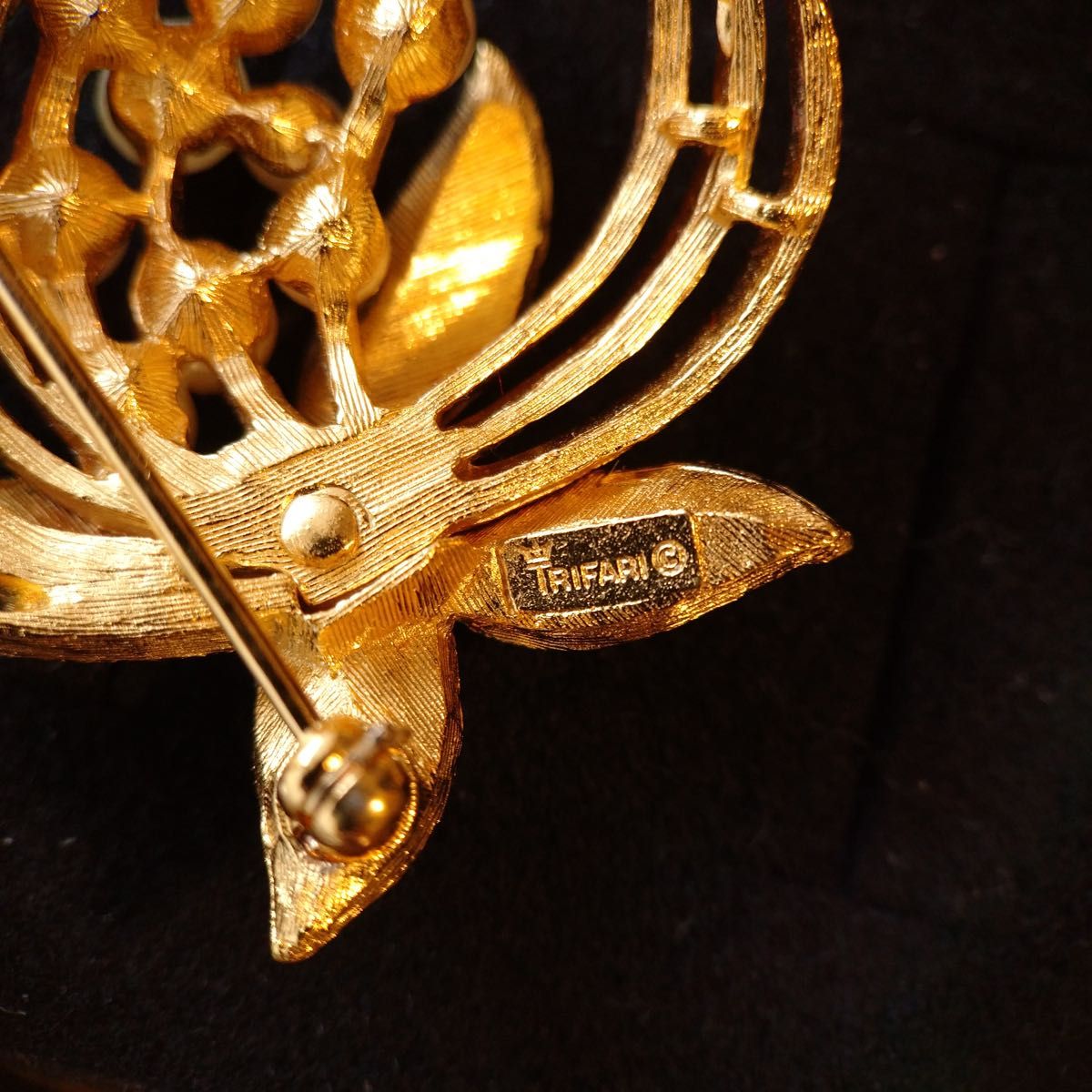 希少美品 TRIFARI ヴィンテージ ブローチ フラワー ボタニカル