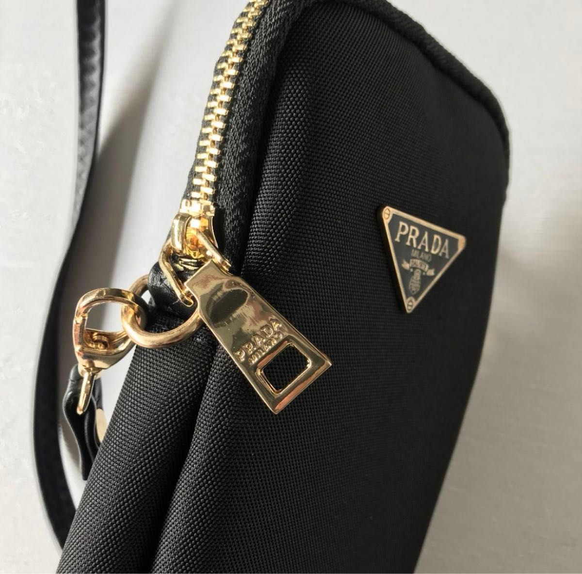 PRADA ノベルティ スマホショルダーバッグ プラダ ショルダーバッグ
