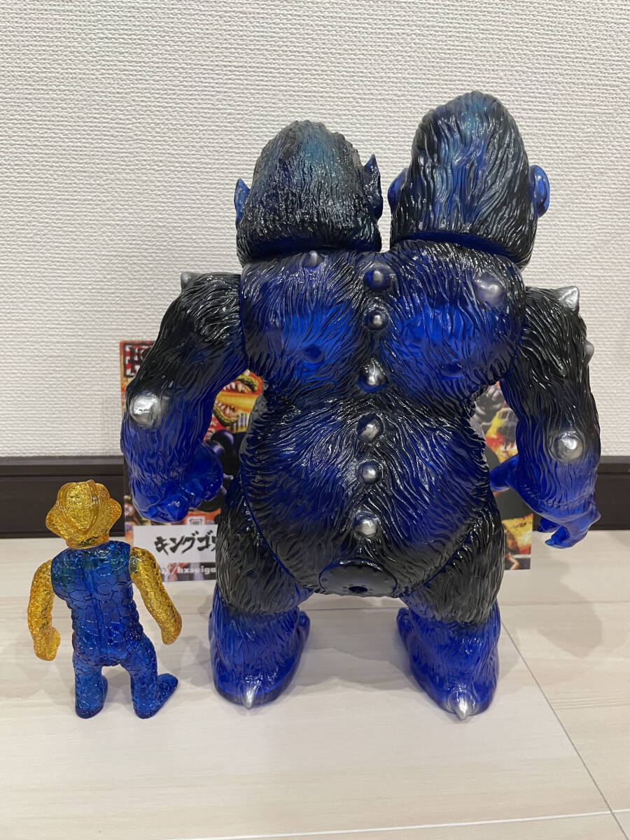 Yahoo!オークション - ソフビ Sofubi HxS キングゴリラ獣 クリアブルー