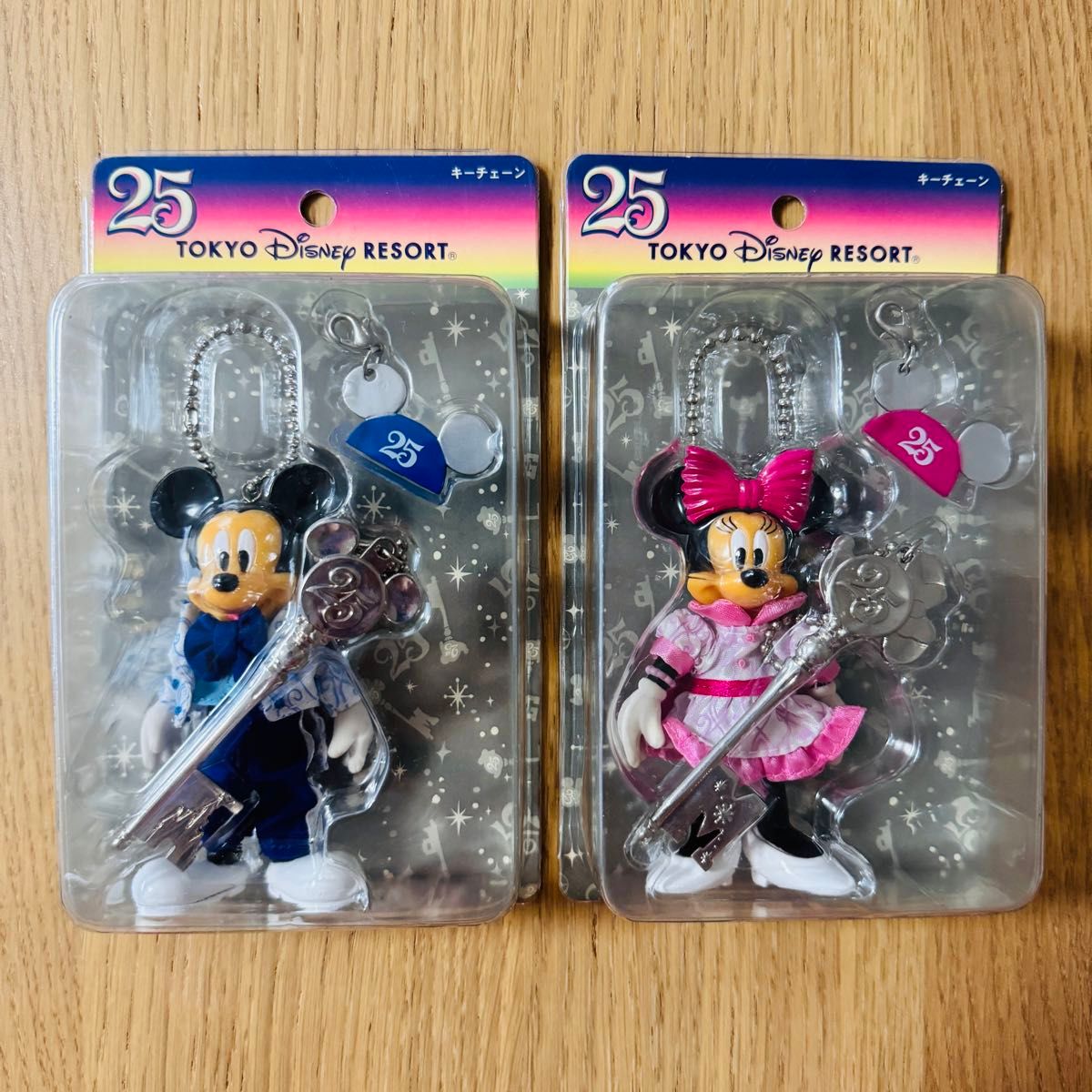 TDR 25th 記念フィギュア ミッキー ミニー 年パス 非売品 ピンバッジ