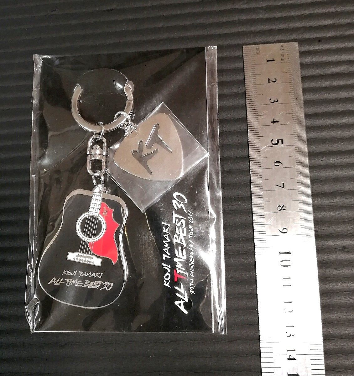 玉置浩二さんがライブ中に使用していたピック & 新品キーホルダー です