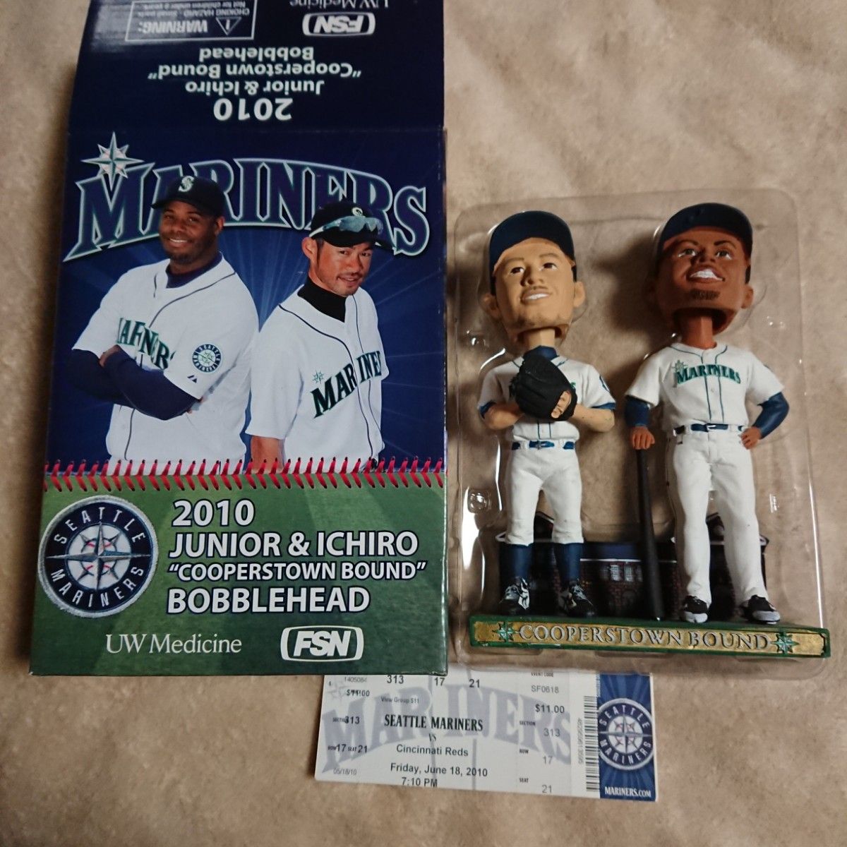 イチロー 2010年 球場配布 ボブルヘッドドール 2体〈チケット付き〉MLB