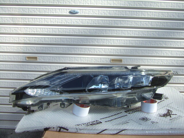 送料無料 トヨタ ハリアー 前期 ヘッドライト 左 81070-48890 81150