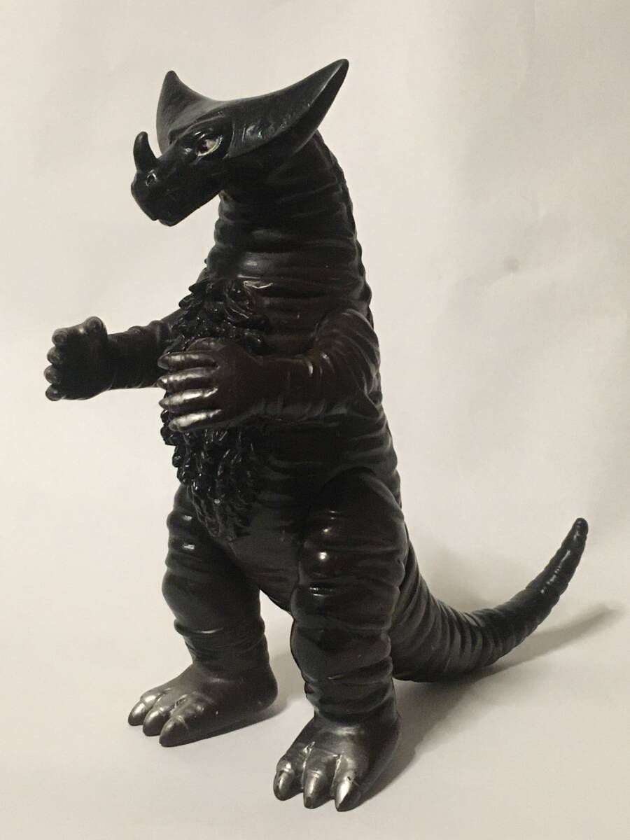 Yahoo!オークション - ウルトラ怪獣 ゴモラ ソフビ 1983年 日本製