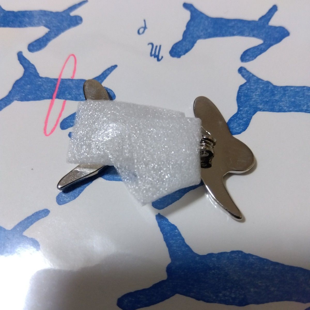 31日迄価格】ミナペルホネン runrunrun ピンブローチ うさぎ バッジ