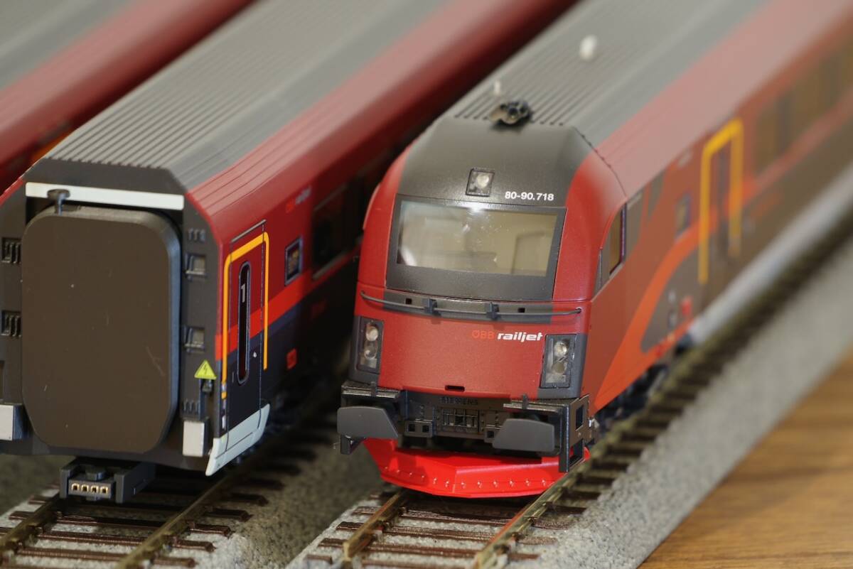 Yahoo!オークション - Roco Railjet 8両セット DCCサウンド付 OBB Taur