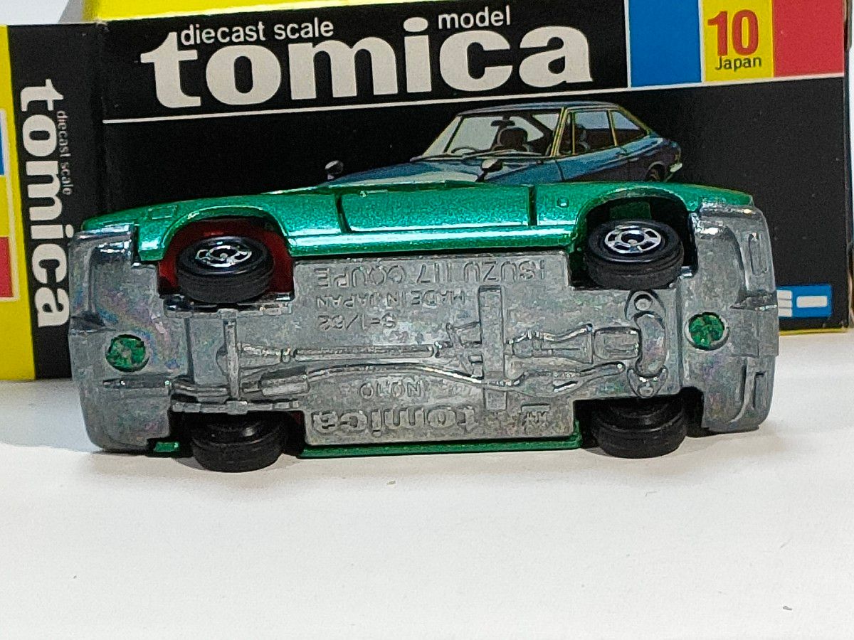 黒箱トミカ 10 いすゞ117クーペ 1800XE 美品 日本製 デッドストック