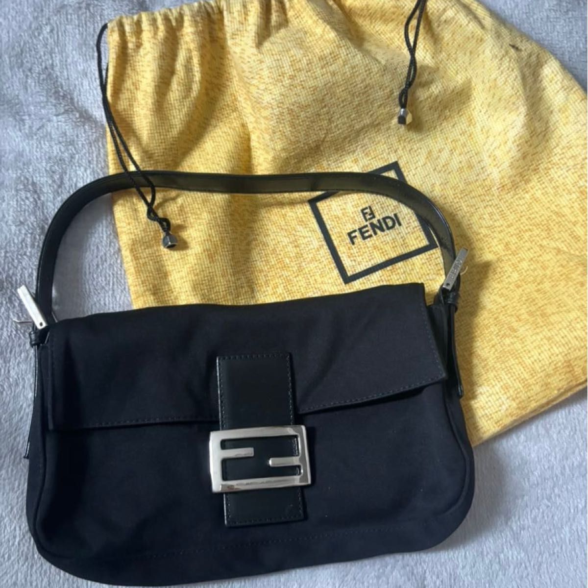 ベタつきあり】フェンディ マンマバケット ワンショルダーバッグ 黒