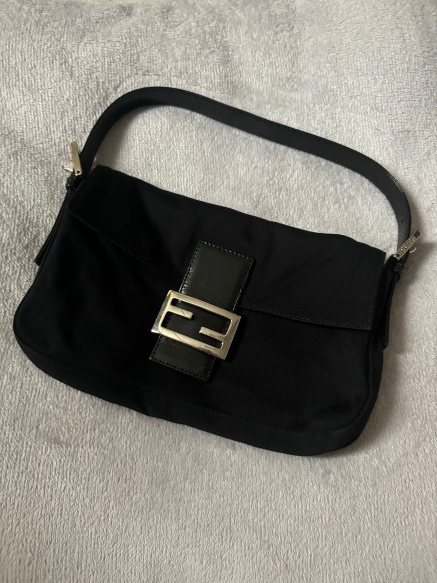 ベタつきあり】フェンディ マンマバケット ワンショルダーバッグ 黒