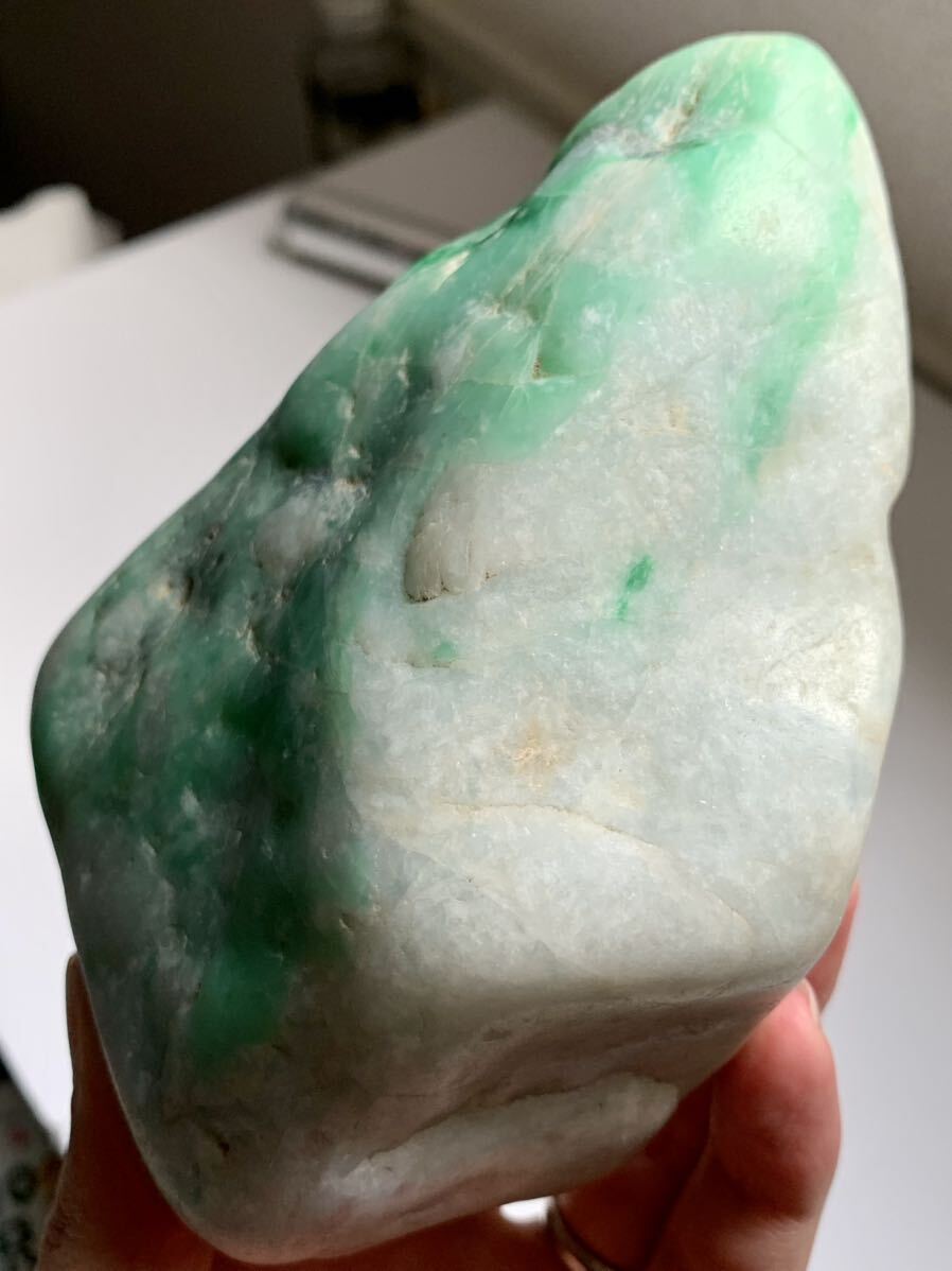 糸魚川ひすい極上海石 67g 翡翠 鉱物標本 コン沢 水石 根付 糸魚川翡翠