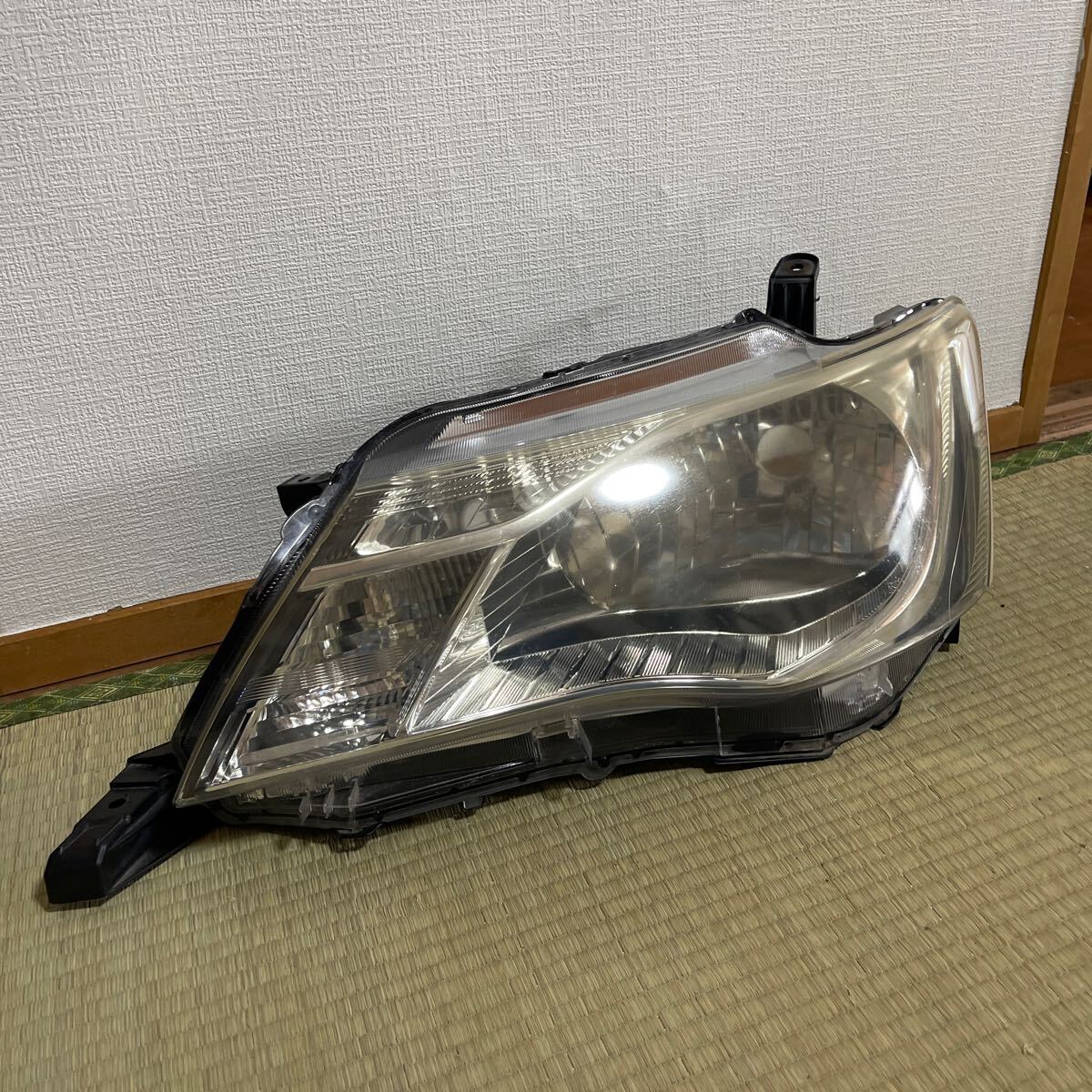 NZE164カローラアクシオ左ベットライト カローラ・アクシオ DBA-NZE161