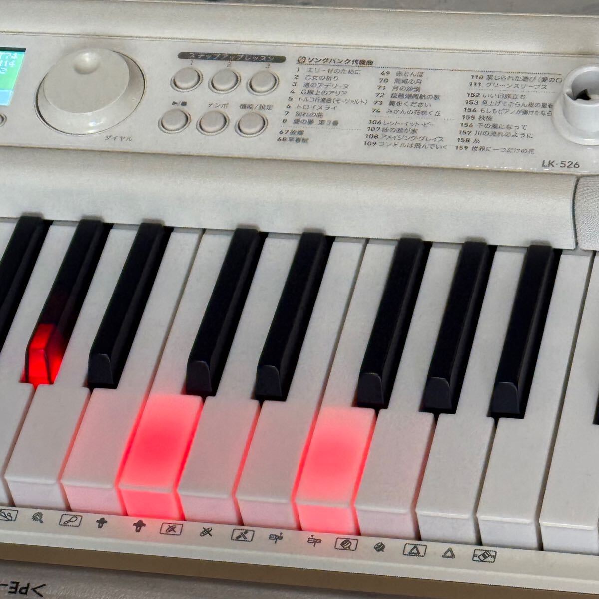 送料無料 CASIO 光ナビゲーション搭載電子キーボード LK-526｜Yahoo