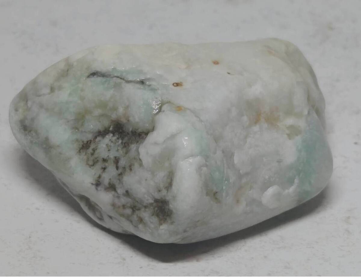 白緑】 185g 翡翠 ヒスイ 原石 翡翠原石 鑑賞石 自然石 誕生石 鉱石