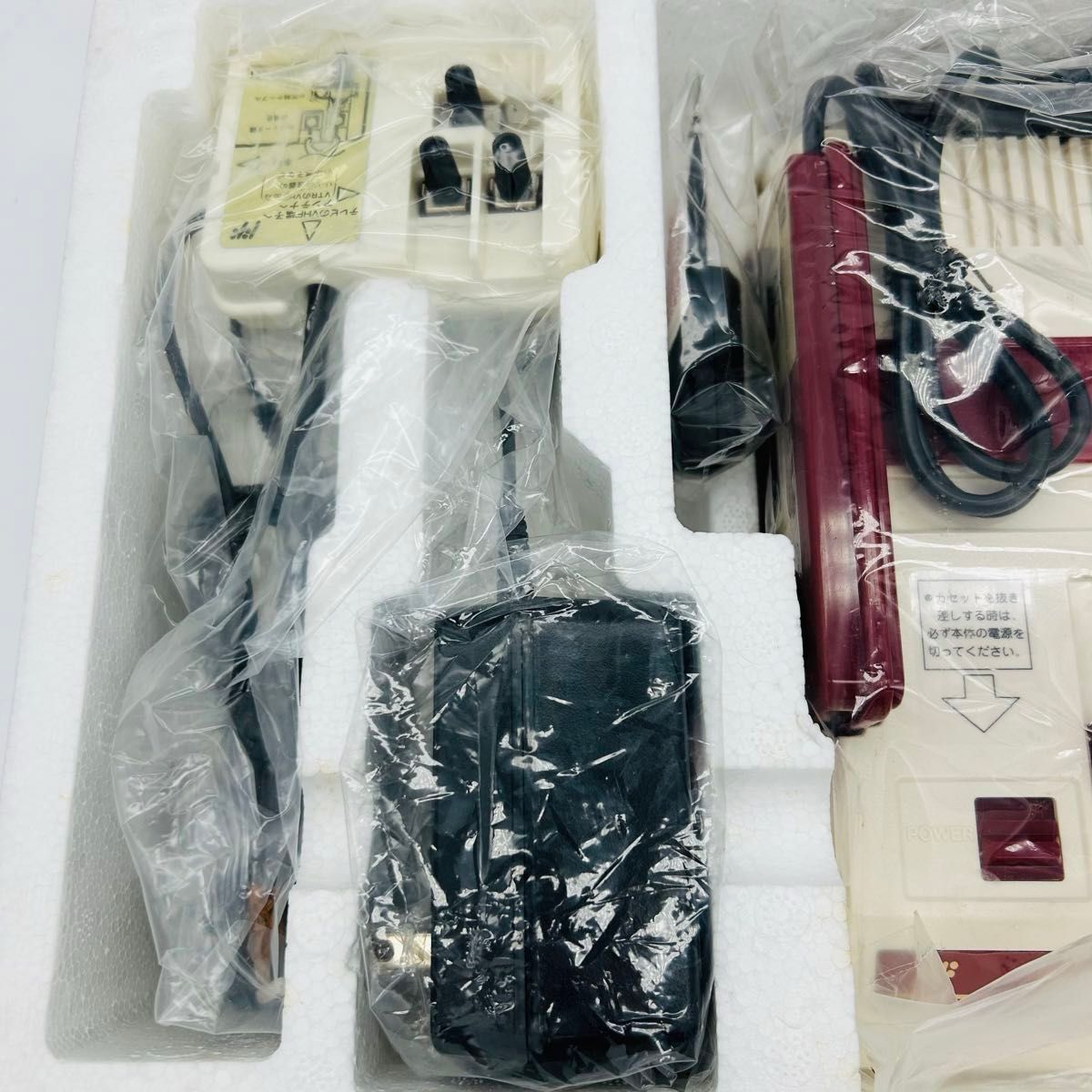 未使用保管品 ファミリーコンピュータ HVC-002 任天堂 本体 ファミコン