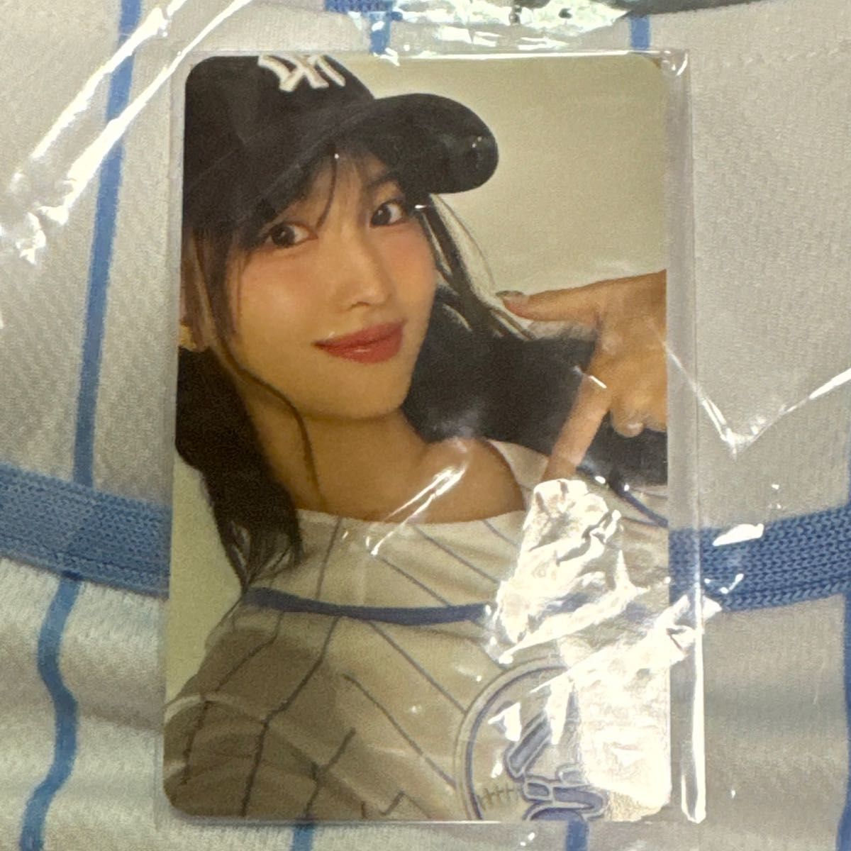 美品】TWICE 9ROUND トレカ付きユニフォーム モモ 美品】TWICE 9ROUND