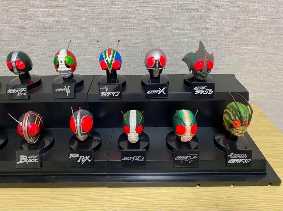 仮面ライダー マスクコレクション プレミアム発光台座ディスプレイ