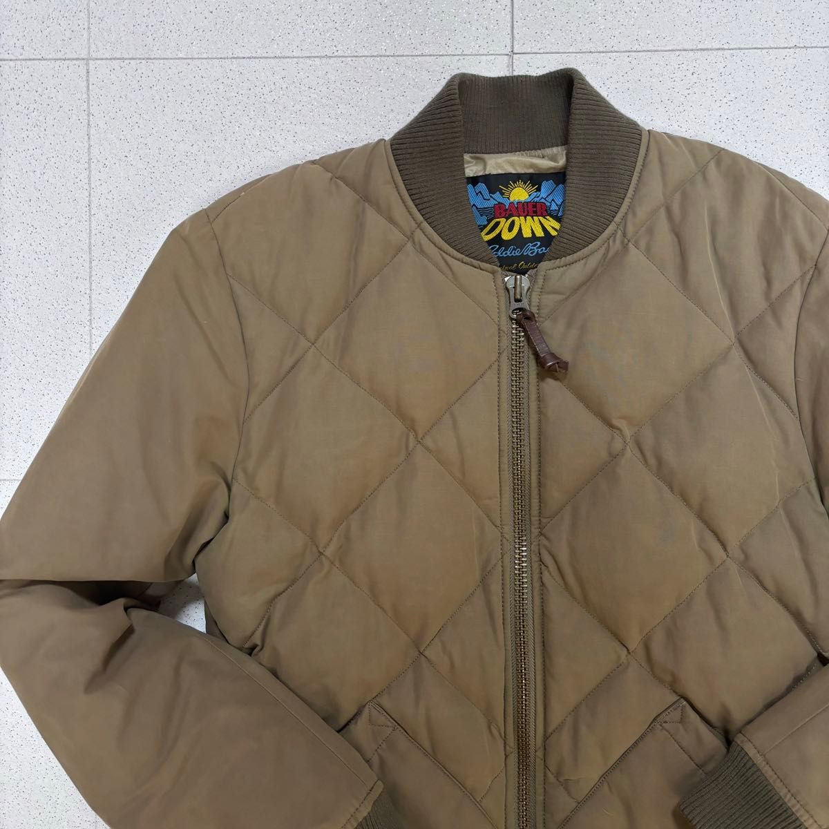 Eddie Bauer スカイライナー 日の出タグ 復刻 カーキ xs キルティング