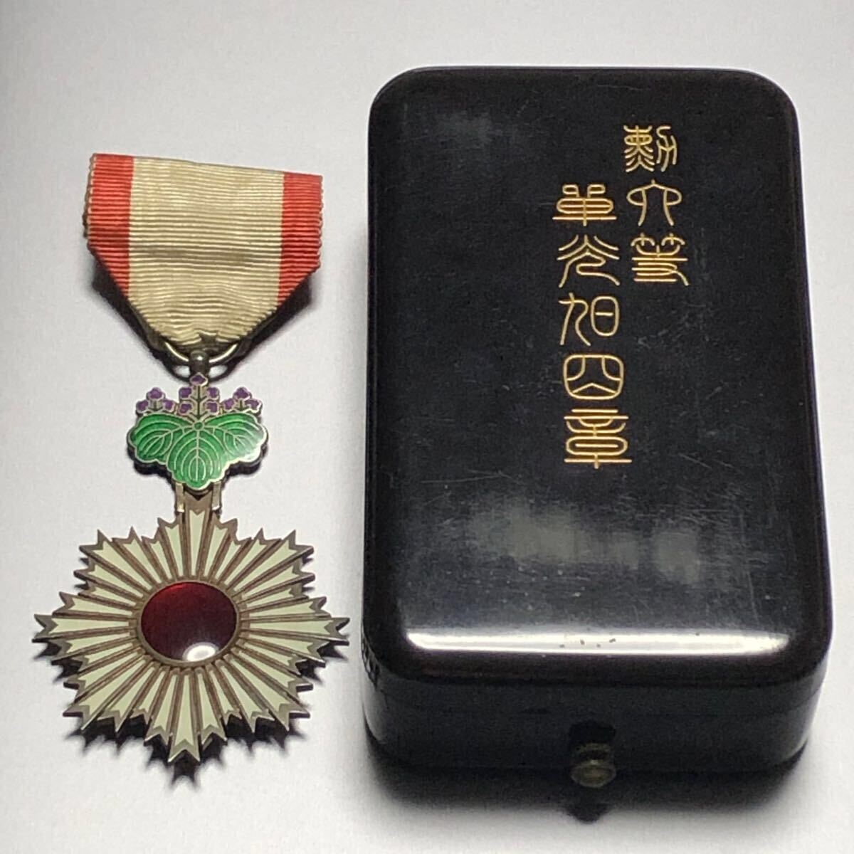 Yahoo!オークション - 大日本帝国 旧日本軍 陸軍 海軍 勲章 記章 徽章