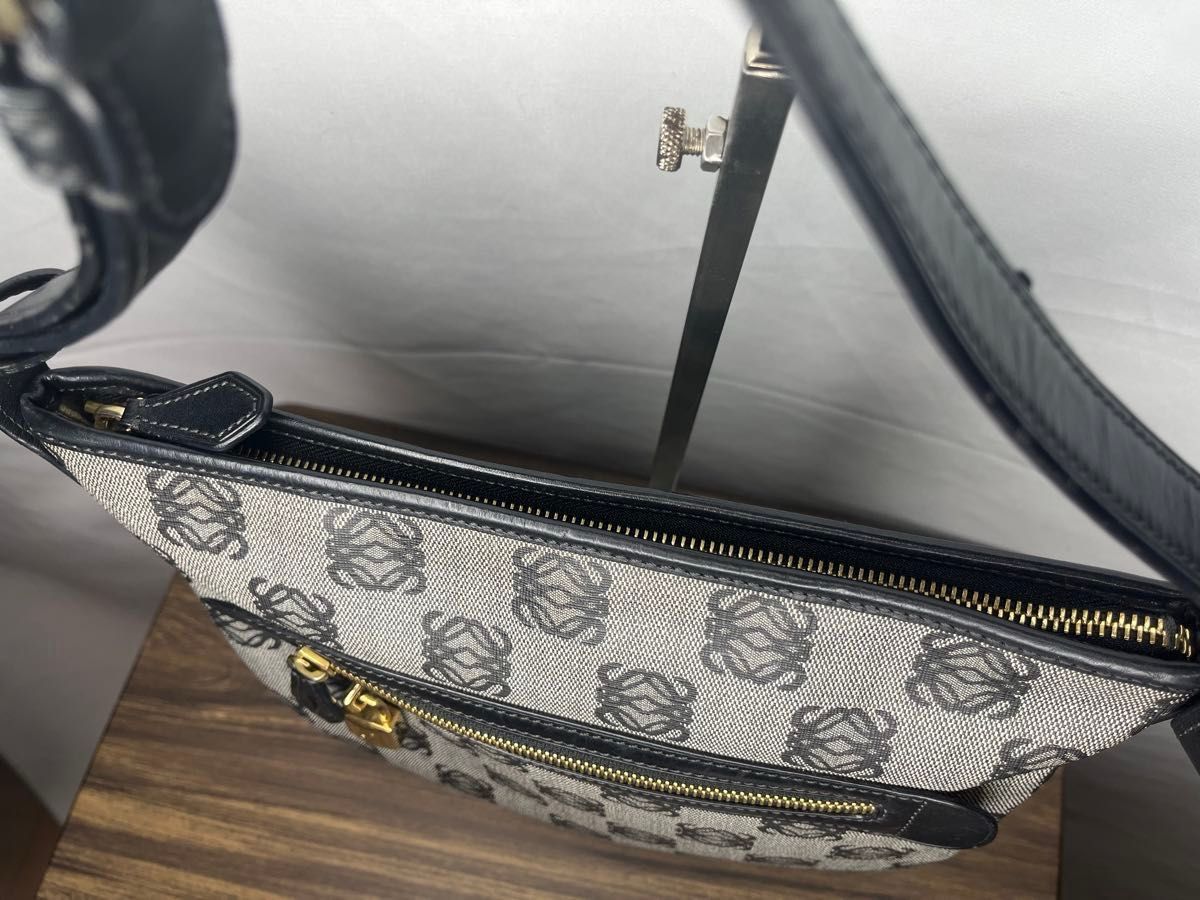 美品 LOEWE ロエベ リピートアナグラム ショルダーバッグ 黒 ブラック