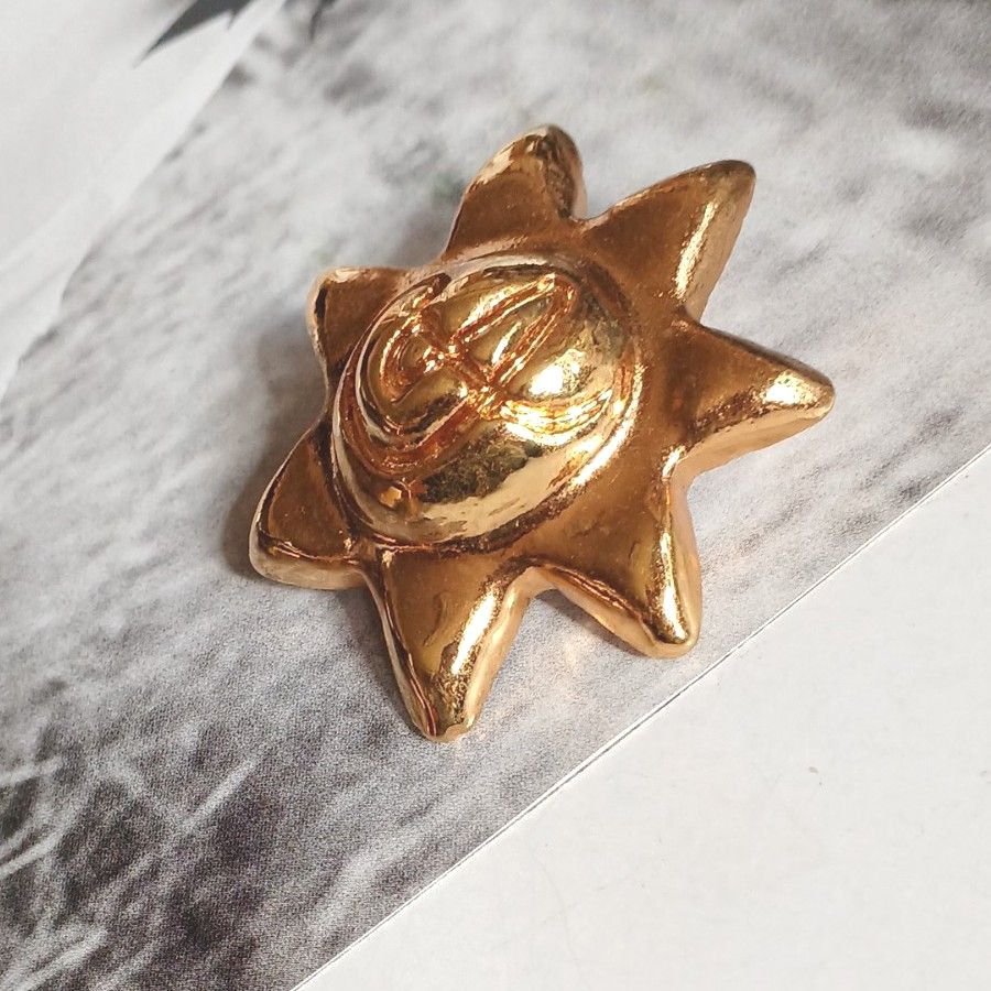 Christian Lacroix クリスチャンラクロワ 太陽 ブローチ サン 刻印