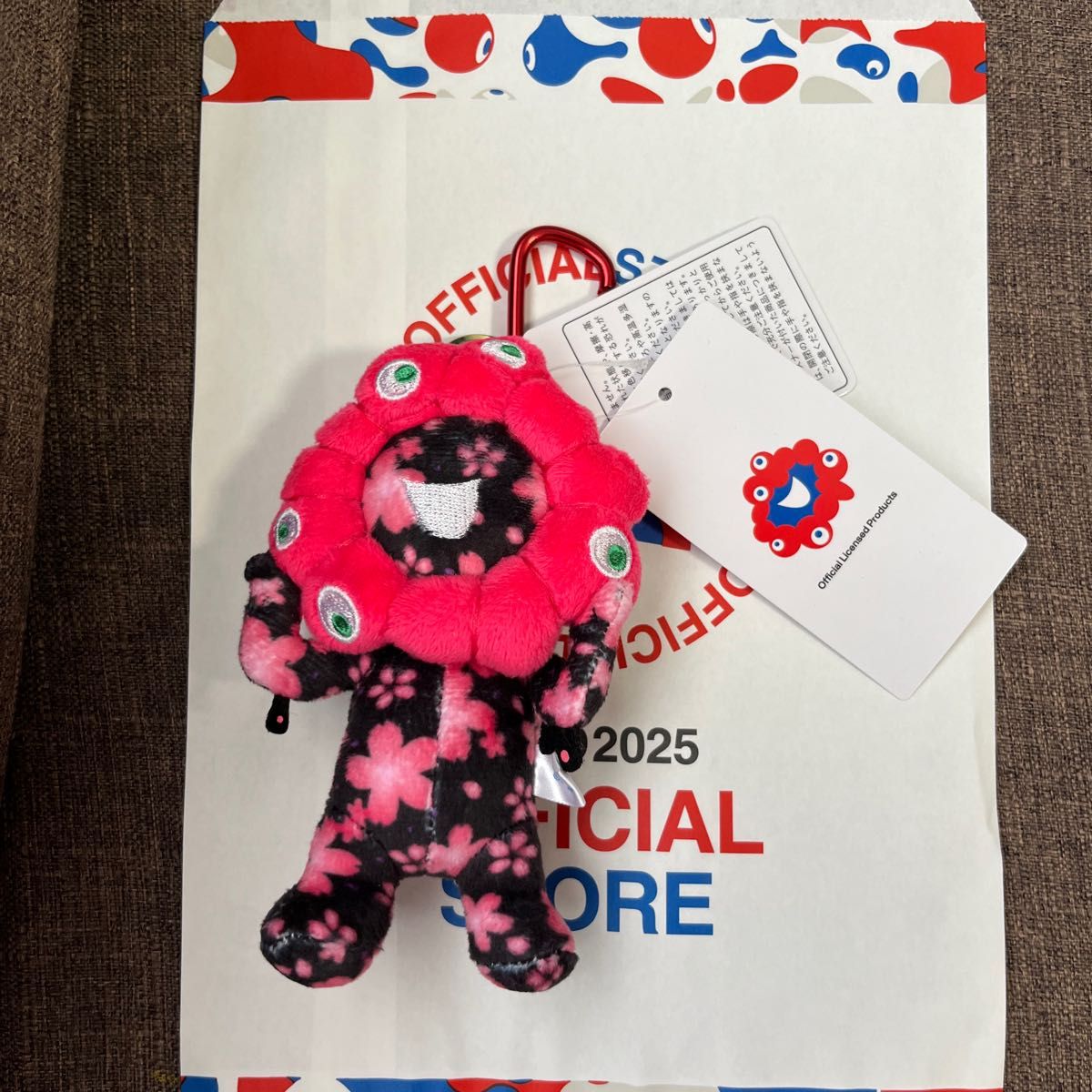 ミャクミャク 大阪万博 2025 桜 キーホルダー マスコット会場限定 黒