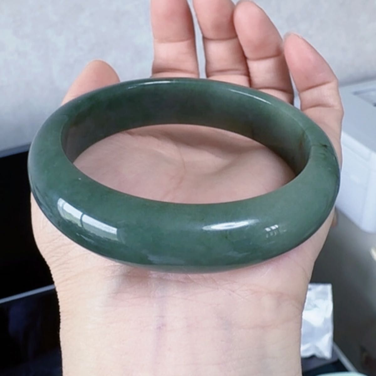 R2-0930 天然本翡翠《本物保証》 Aジェット 翡翠バングル54 8mm 一点物