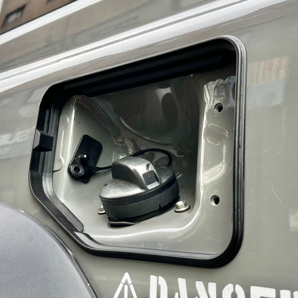 Masaシエラ用JB74W刻印式スケルトン型燃料リッド&インナーフレーム