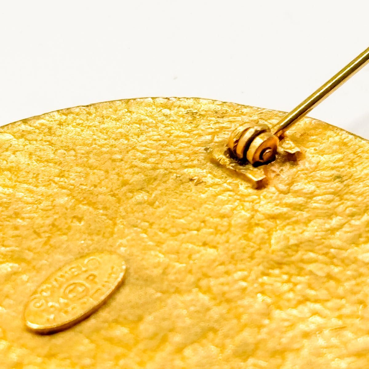 美品 CHANEL シャネル ヴィンテージ ブローチ 94P ゴールド系 ココ