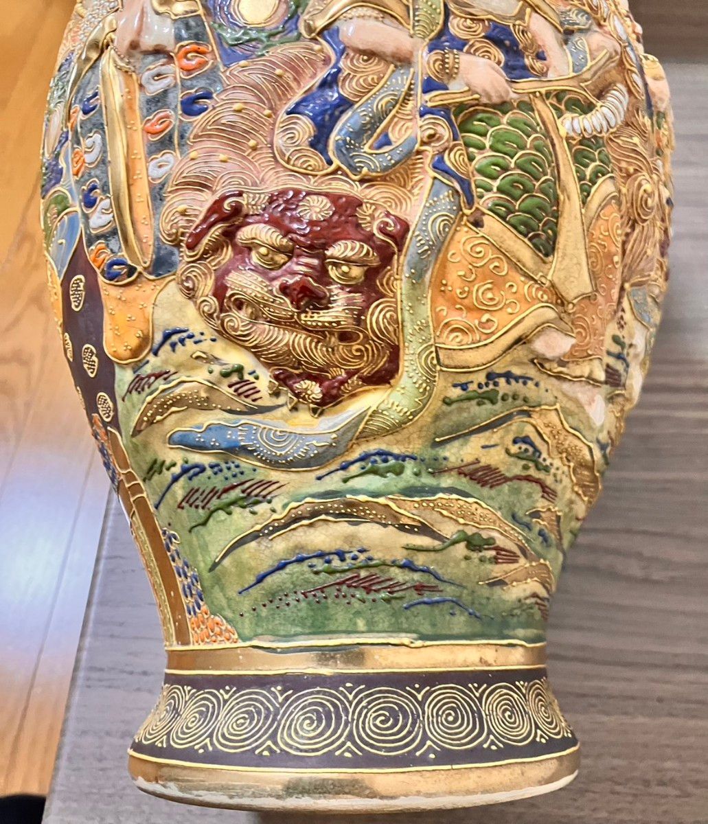 大日本薩摩焼保土田金襴手人物花瓶 大日本薩摩焼保土田金襴手人物花瓶