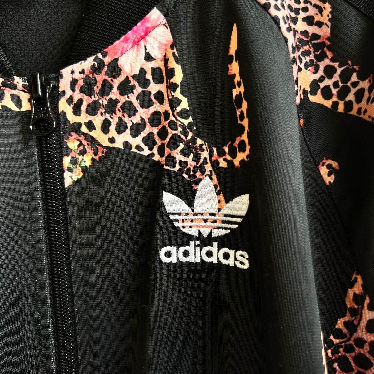 未使用に近い】adidas ジャージトラックジャケット ヒョウ柄