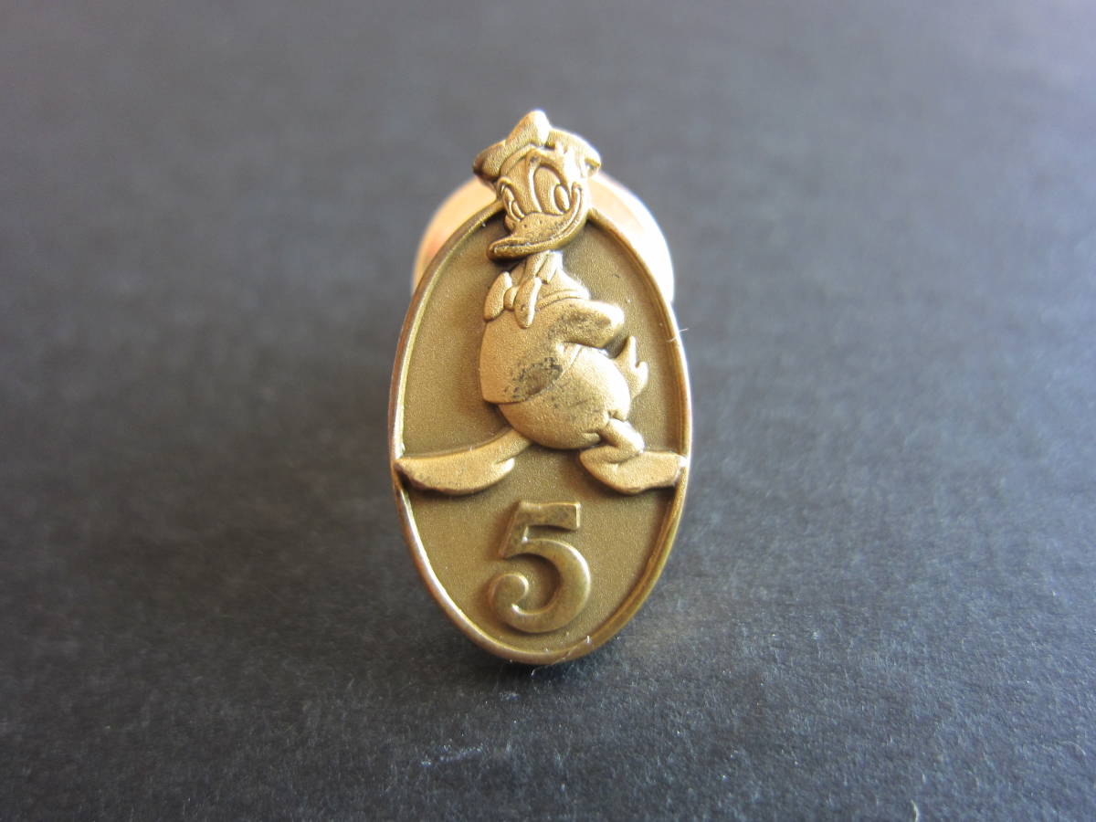 Yahoo!オークション - キャスト勤続5年 ディズニー サービス・アワー