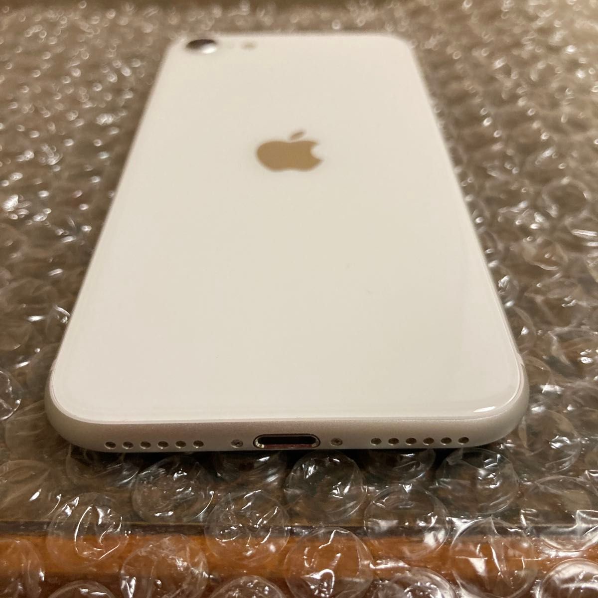 Apple iPhone SE 第2世代 128GB SIMロック解除済み white バッテリー75