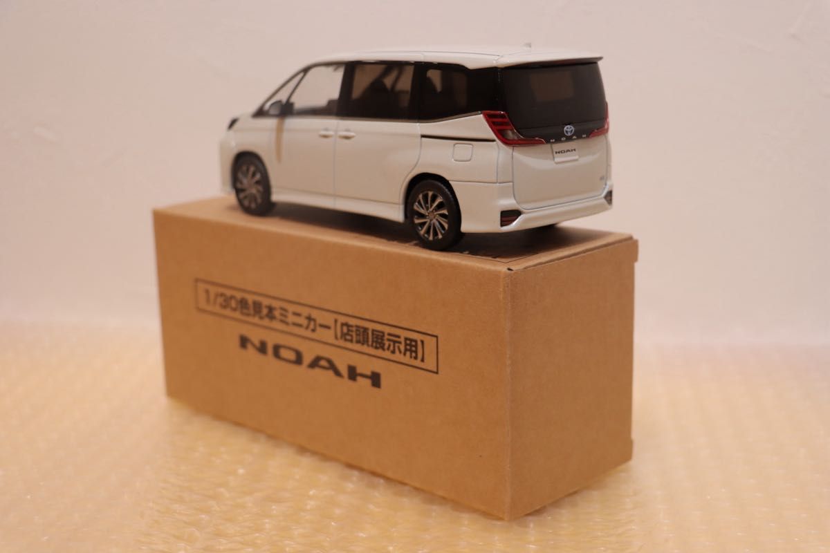 ノア NOAH カラーサンプルミニカー 非売品 ホワイトパール 070 ①