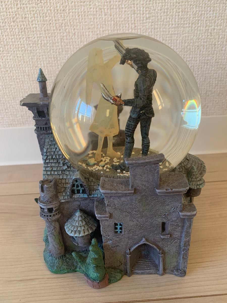 ティムバートン監督 ジョニーデップ主演の映画 シザーハンズのスノー